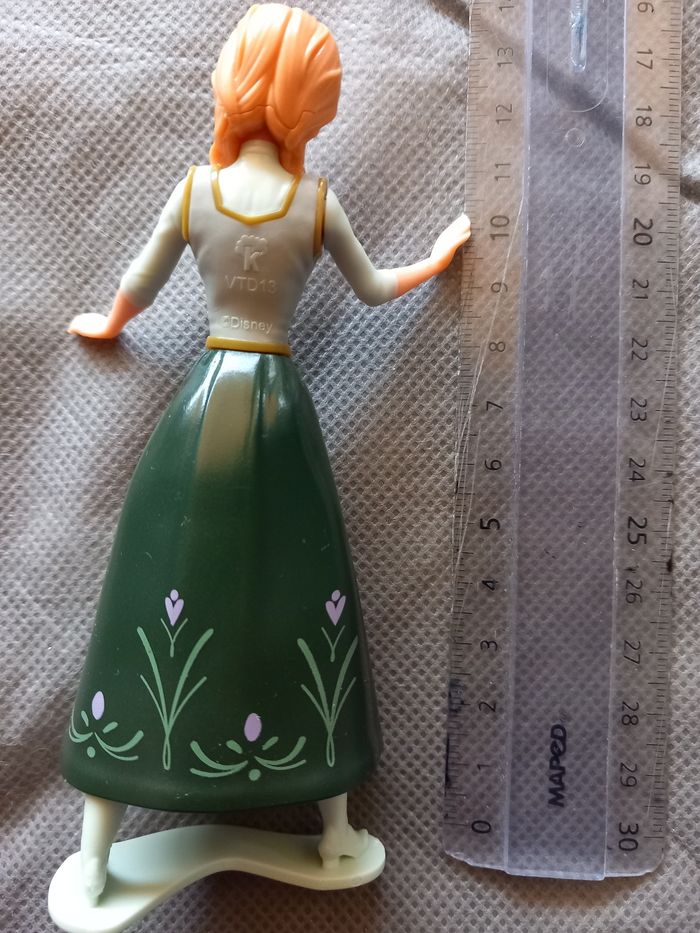 Figurine reine des neiges état neuf - photo numéro 2