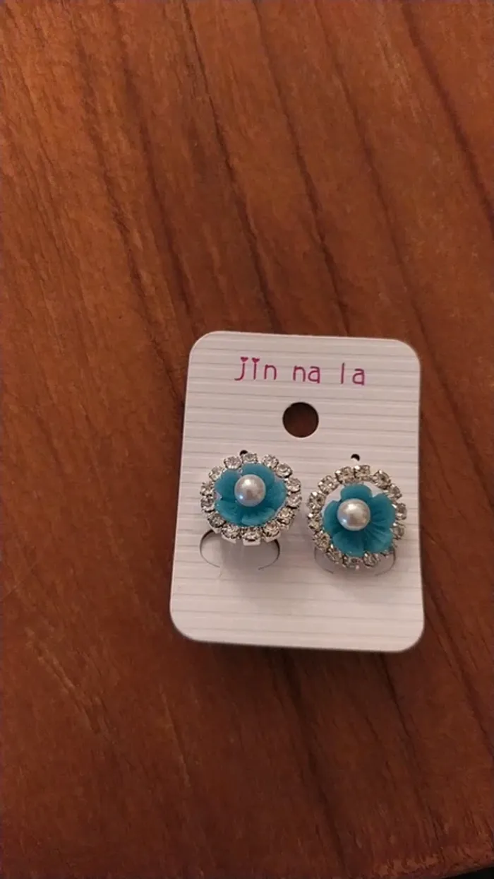Boucles d'oreilles neuves perle et strass