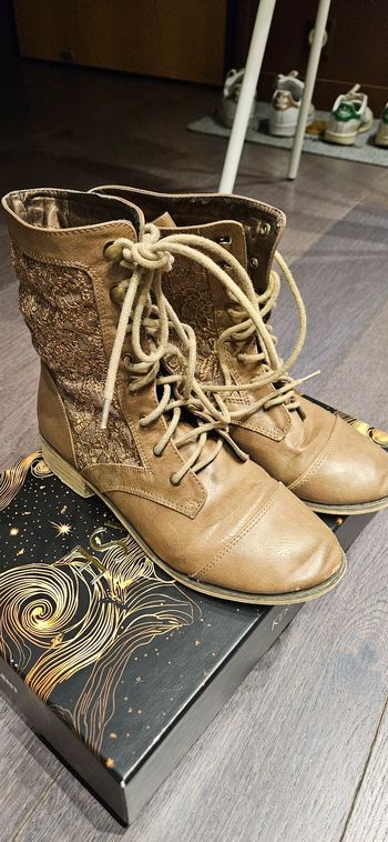 Bottines brodées en cuir - Taille 39