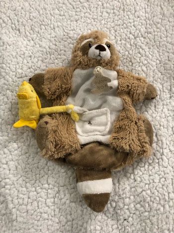 Doudou marionnette Léon raton laveur marron poisson jaune Histoire d’ours