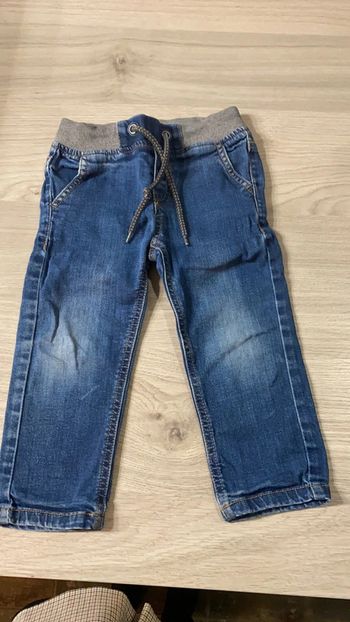 Jeans tape à l’œil 2 ans