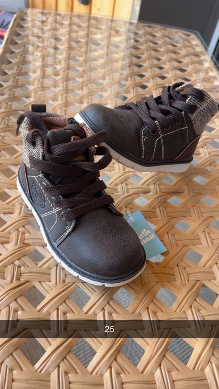Chaussures garçon taille 25