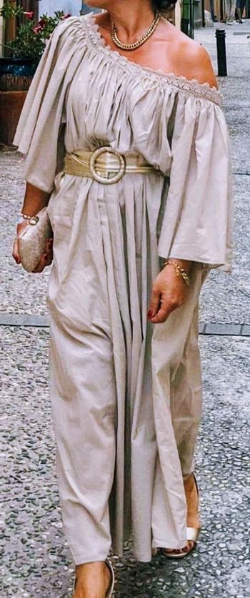 Maxi robe longue beige dentelle