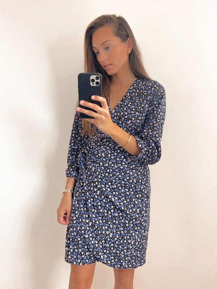 🌟 Robe à fleurs élastique bleu marine et noir