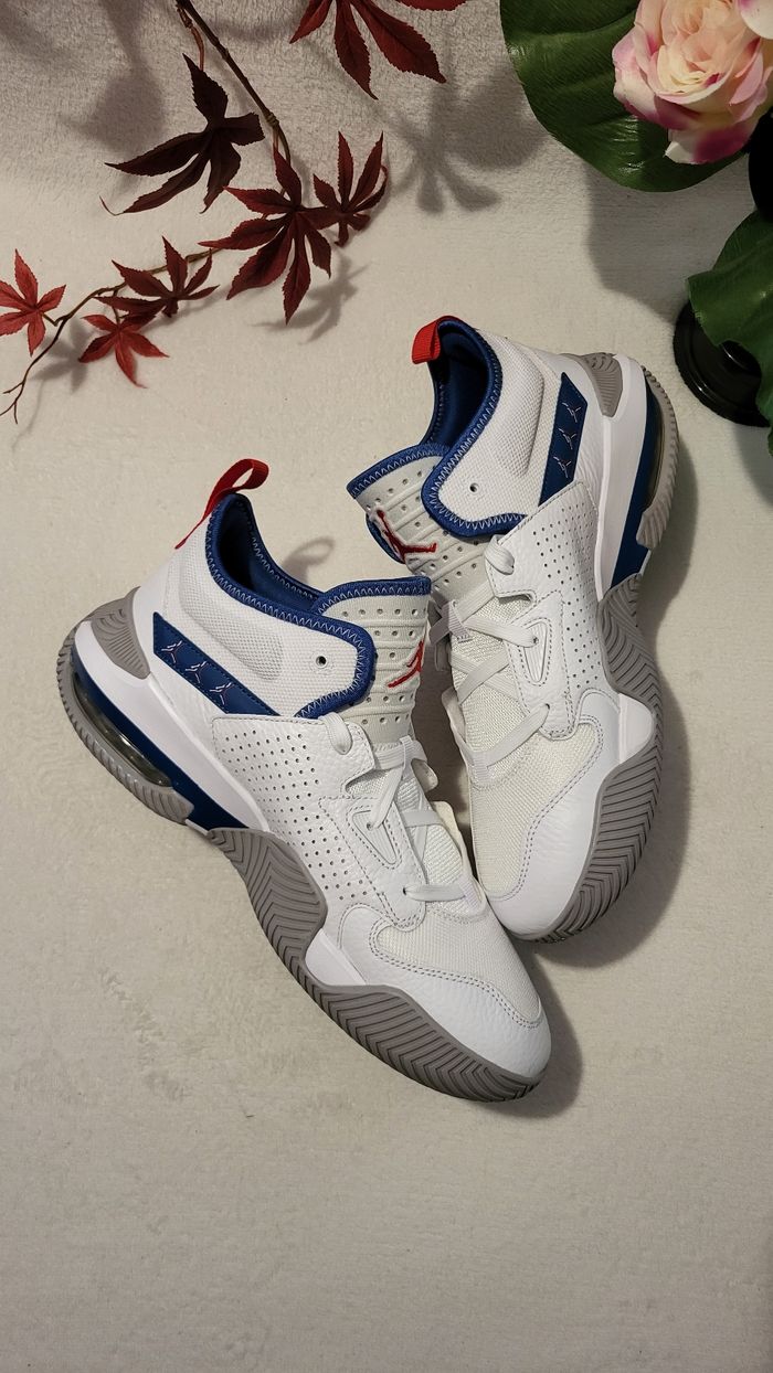 Jordan Stay Loyal 2 White True Blue University Red - Unisex - DQ8401101 - Sizes : 40, 44.5 and 45.5 🌈🌈 - photo numéro 2
