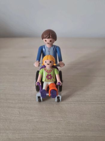 Enfant avec fauteuil roulant et papa - Playmobil - 6663