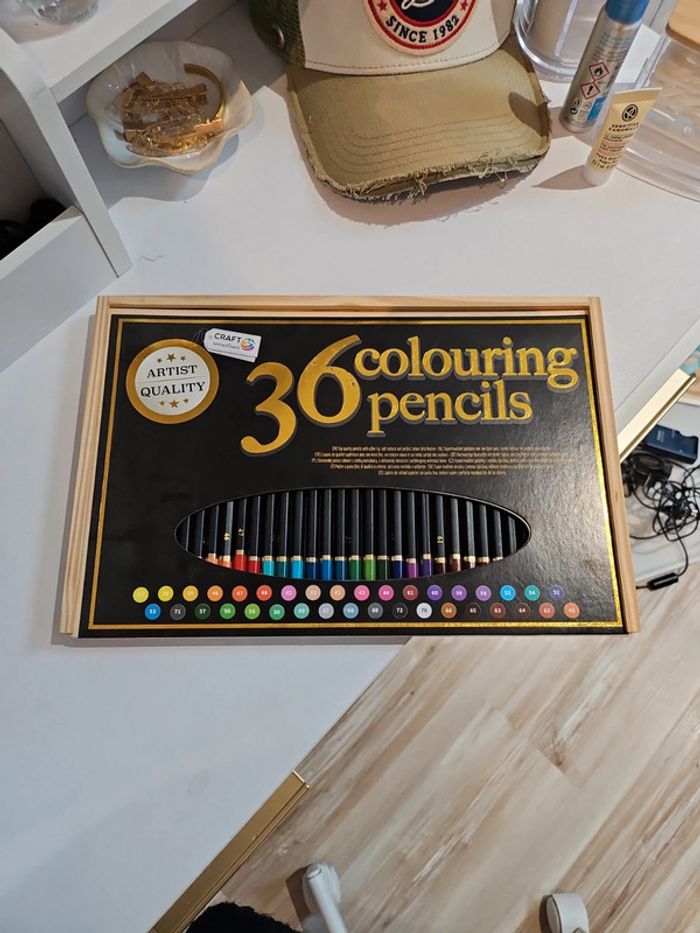 Boite de 36  crayons de couleurs neuf