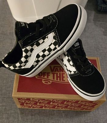 NEUVES  (non portées)🏷🤩😍⚘️superbes  baskets VANS mixtes Pointure 26 (lacets élastiques)😍🤩⚘️🏷👍