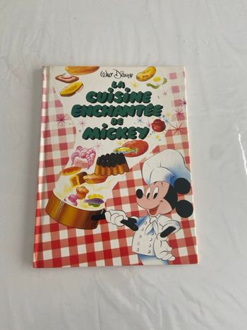 Livre de Recettes Disney Vintage – “La Cuisine Enchantée de Mickey”