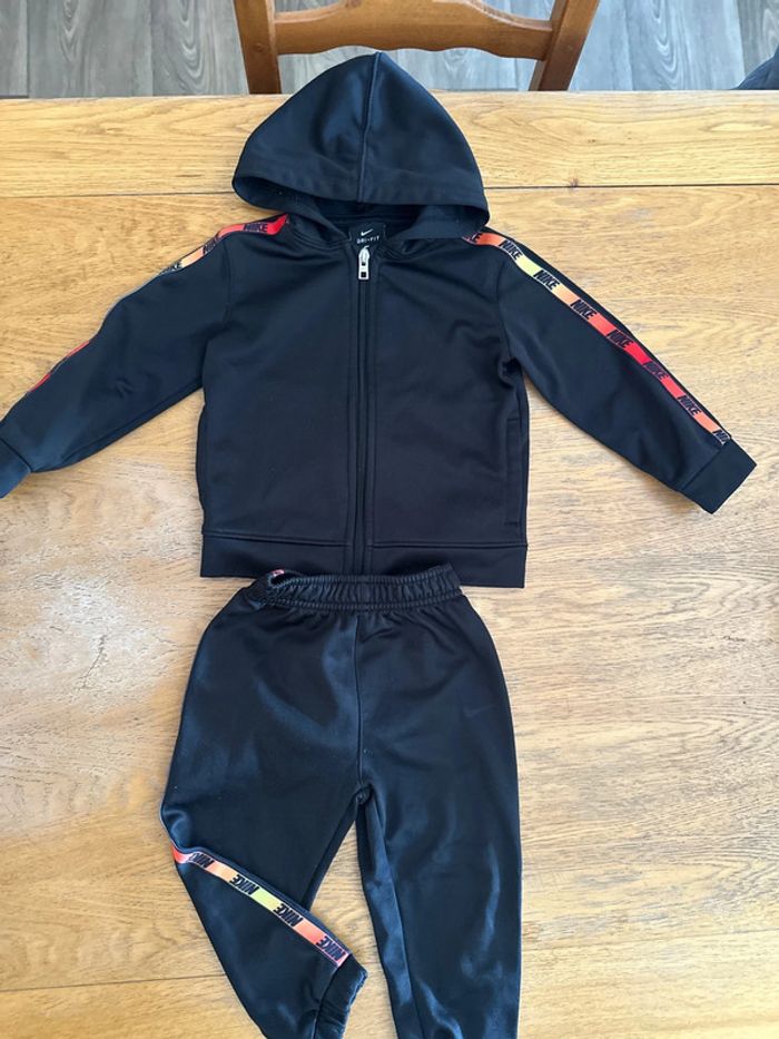 Ensemble Nike dry fit 24 mois