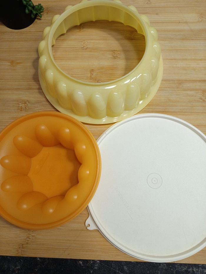 Tupperware moule couronne - photo numéro 2