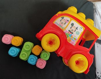 Camion avec blocs de construction motricité Disney 