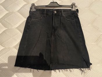 Jupe jean ouverte sur le côté