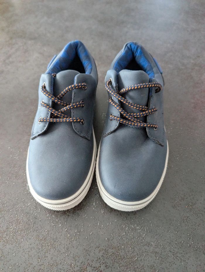 Baskets à lacets chics garçon 30 comme NEUVES
