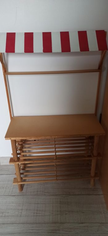 Marchande en bois