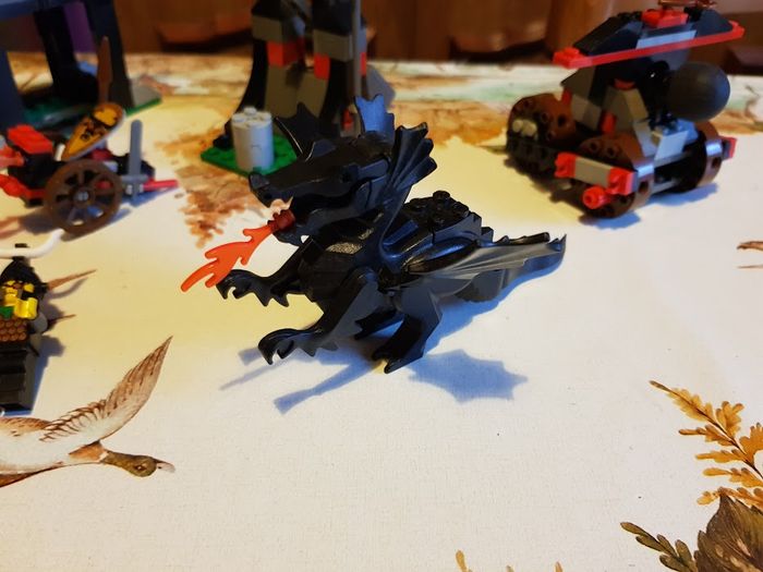 Lot lego vintage castle Knight Kingdom dragon 4807 Fire Attack 6096 Attaque taureau Bull's attack - photo numéro 6