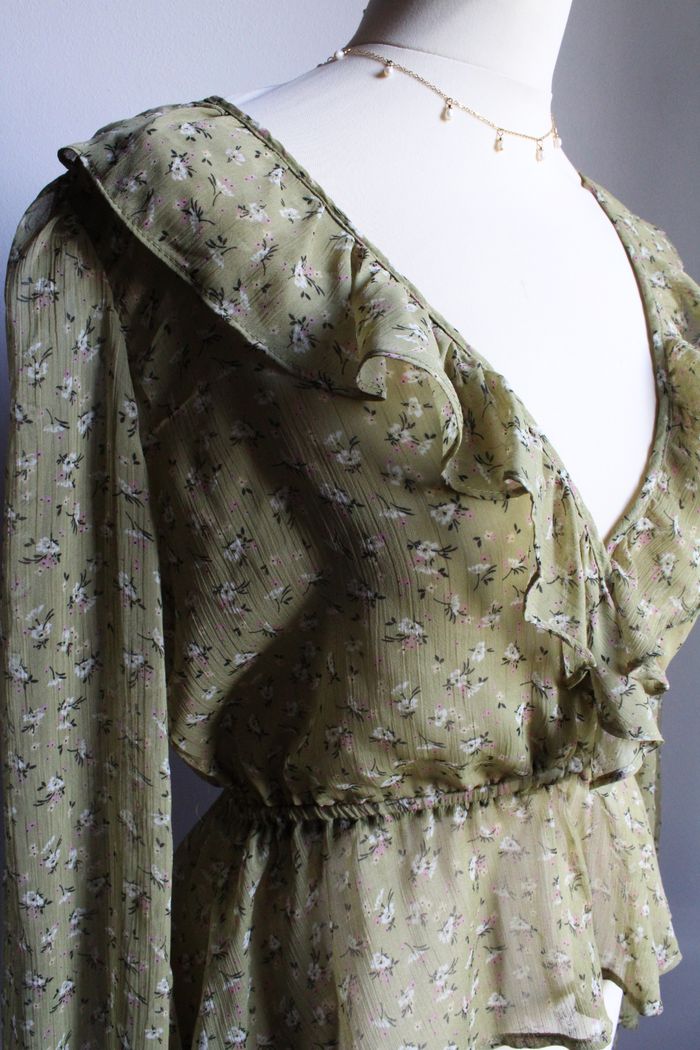Blouse fleurie Stradivarius vert sauge - photo numéro 3