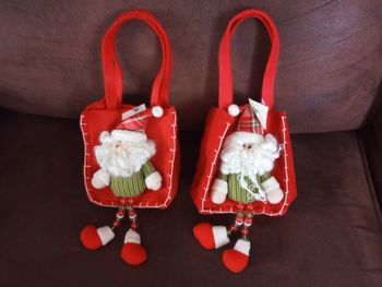 2 petits SACS en feutrine "Père-Noel"