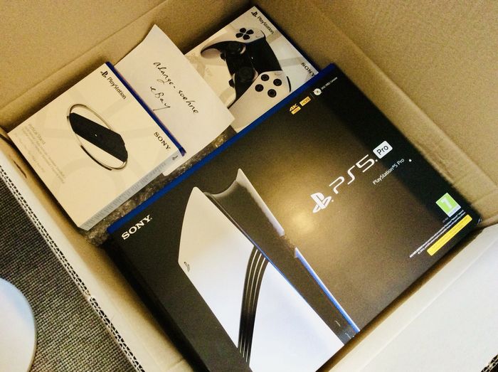 Sony PlayStation 5 Pro 2 To + Manette DualSense Edge + Casque PULSE Elite - photo numéro 3