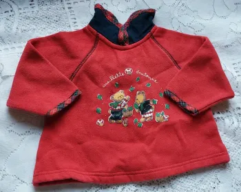 Pull bébé rouge- parfait pour Noel, doux et festif, en très bon état, taille 6 mois