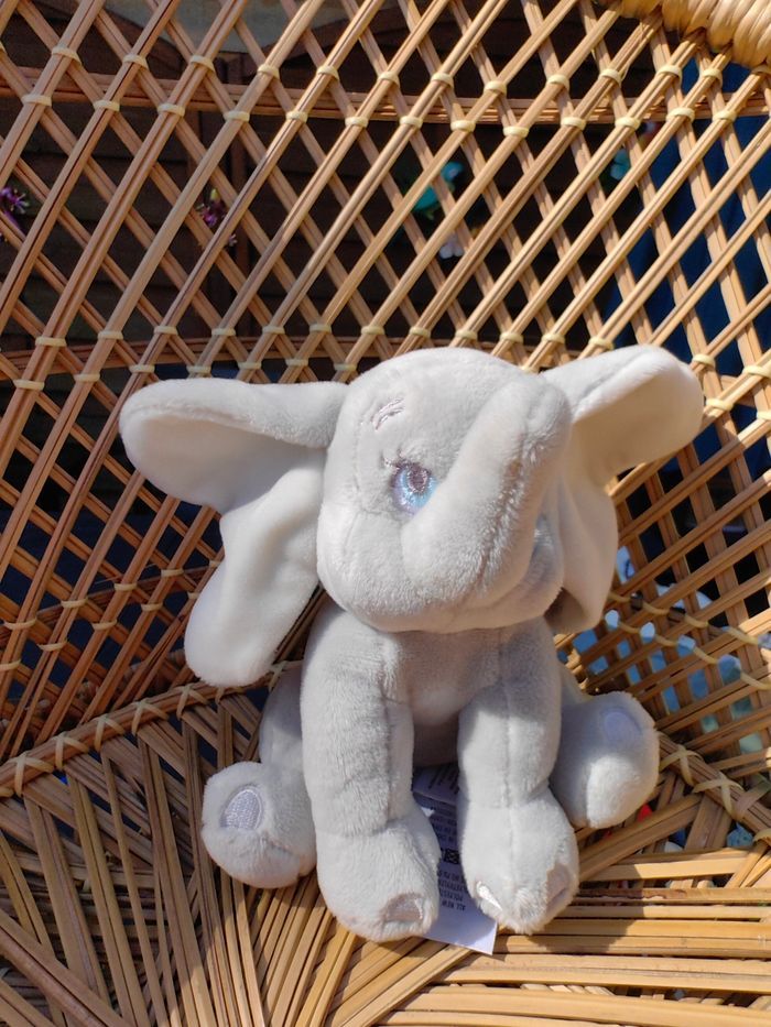 Peluche éléphant Dumbo Disney Store - photo numéro 2