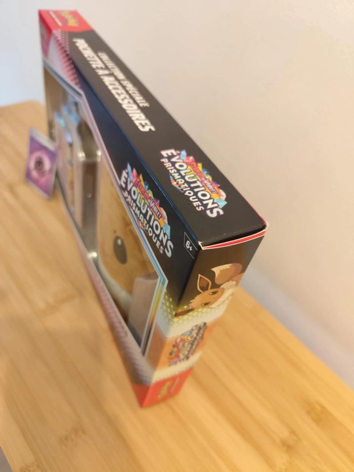 Coffret Collection pochette à accessoires Pokémon - EV8.5 Evolutions Prismatique - Neuf Scellé FR - photo numéro 4