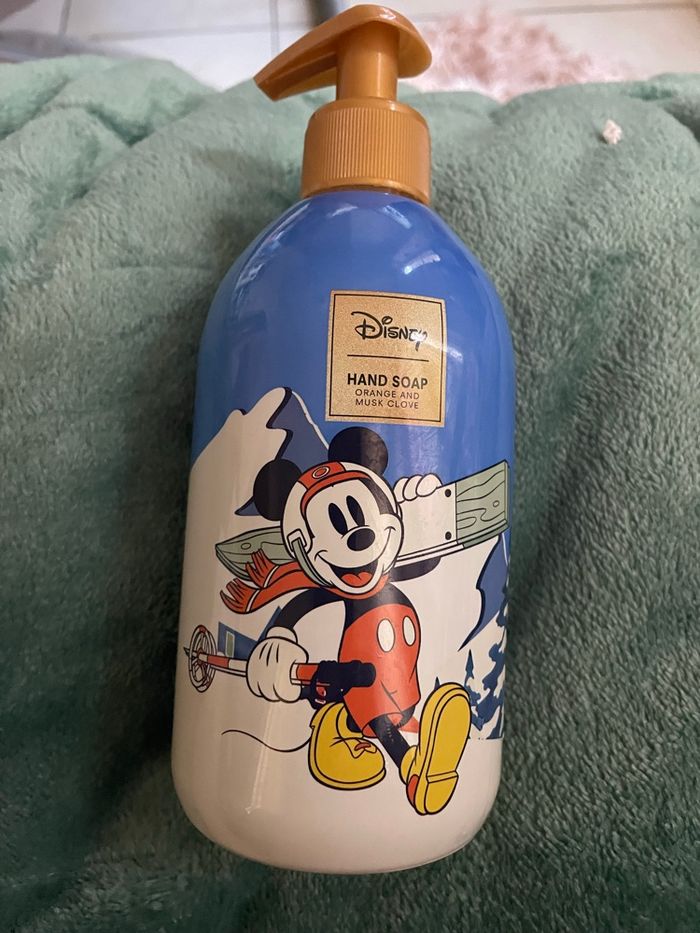 Superbe  savon mousse flacon Disney au ski  500 ml - photo numéro 2