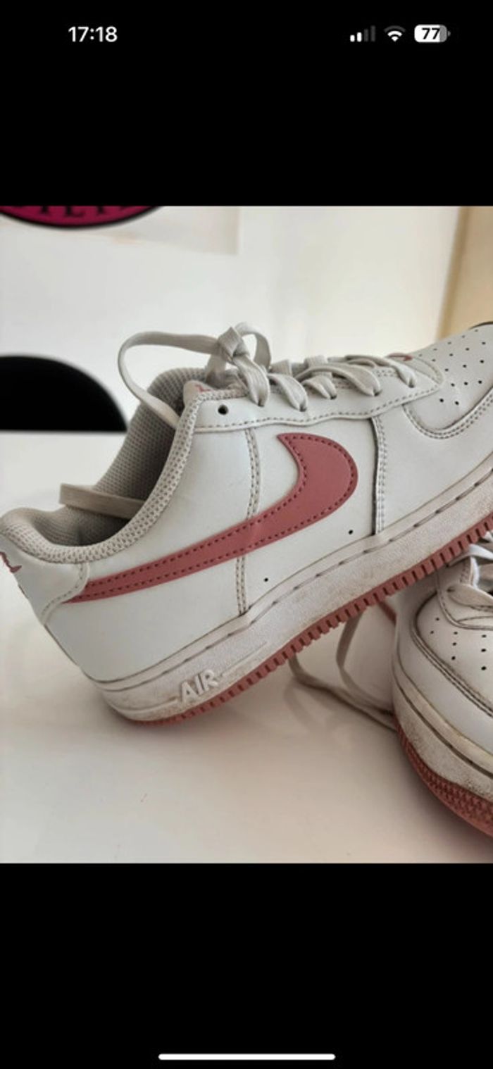 🩷 Nike Air Force 1 Low - Blanc & Rose saumon - Taille 36,5 - photo numéro 4