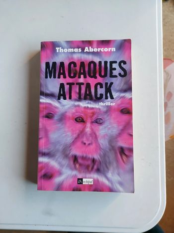 Macaques attack