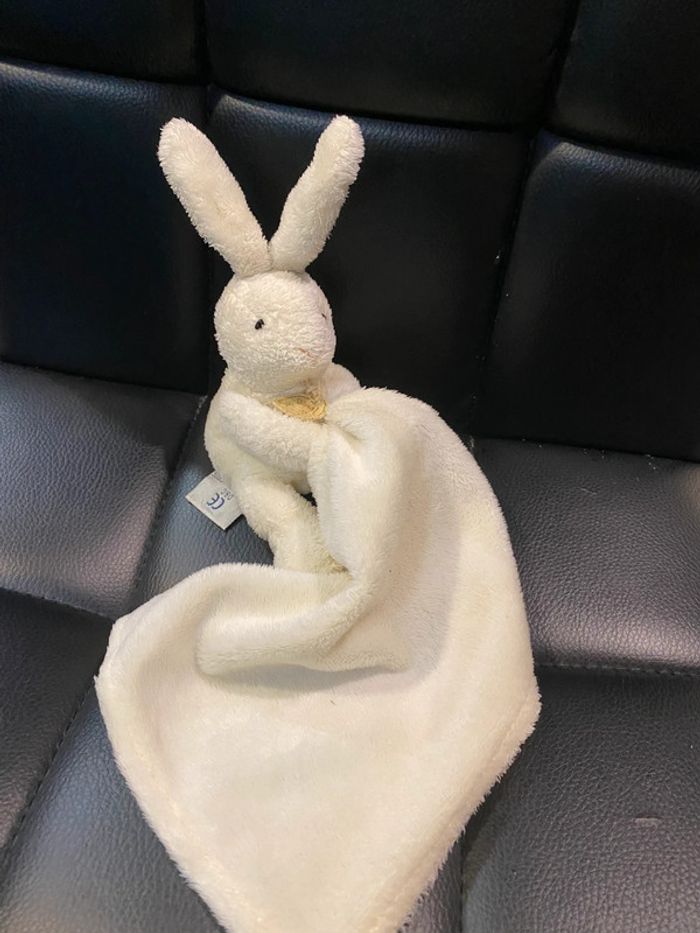Doudou et compagnie petit lapin blanc