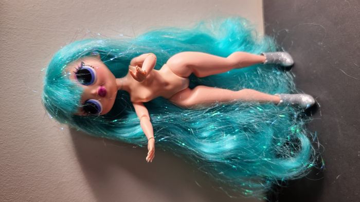 MGA - Poupée Lol Surprise OMG Winter Disco Cosmic Nova - photo numéro 2