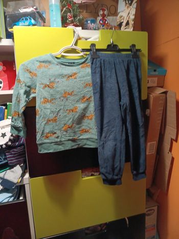 Pyjama 5 ans kiabi dessins craquelés  pas de vinted go