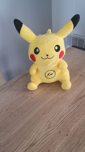 Peluche Pikachu neuve