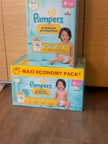 Lot de deux packs Pampers premium taille 4