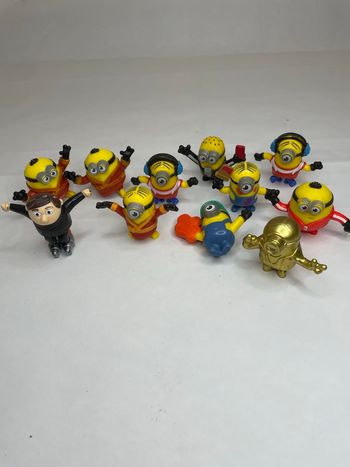 Lot figurine les minions 
