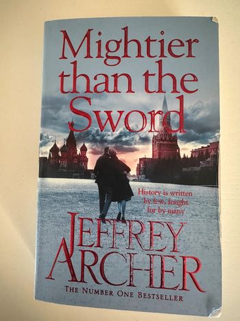 Livre en anglais Mightier than the world