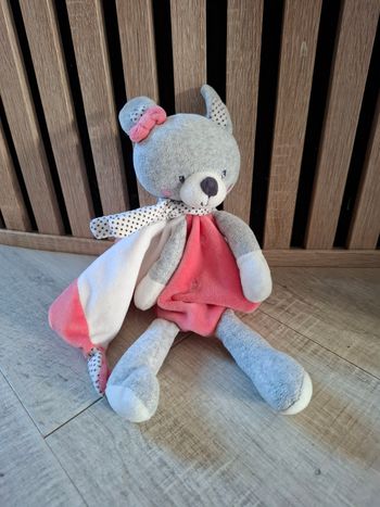 Joli doudou petit ours fille 
Comme neuf 👍👍👍