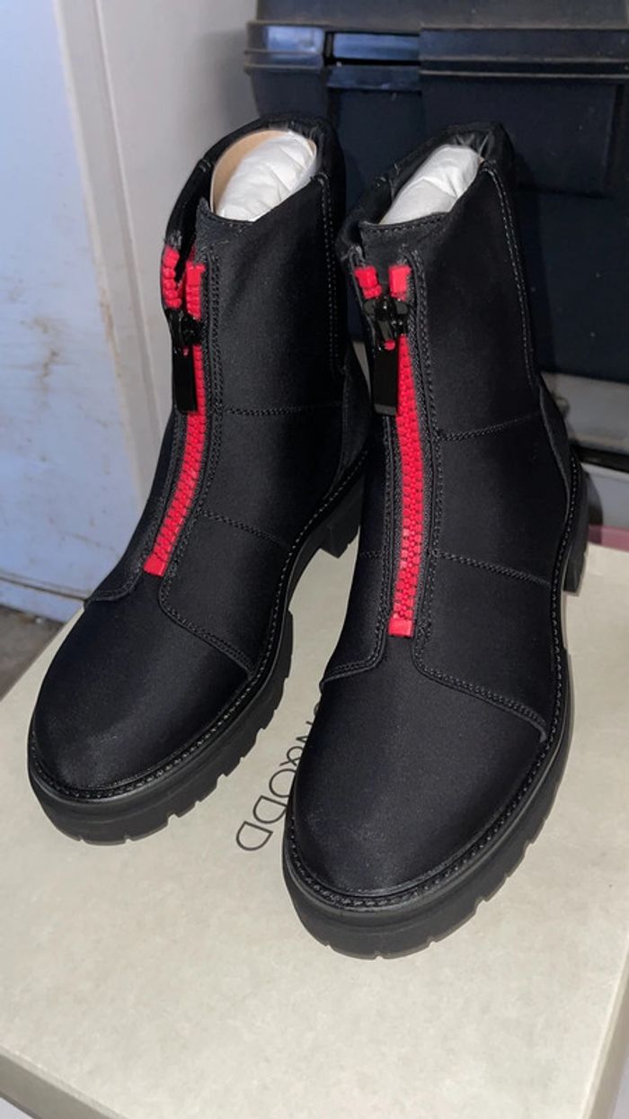 Superbe bottines neuves jamais portées pointure 38 - photo numéro 2