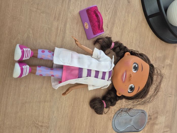 Poupee docteur peluche