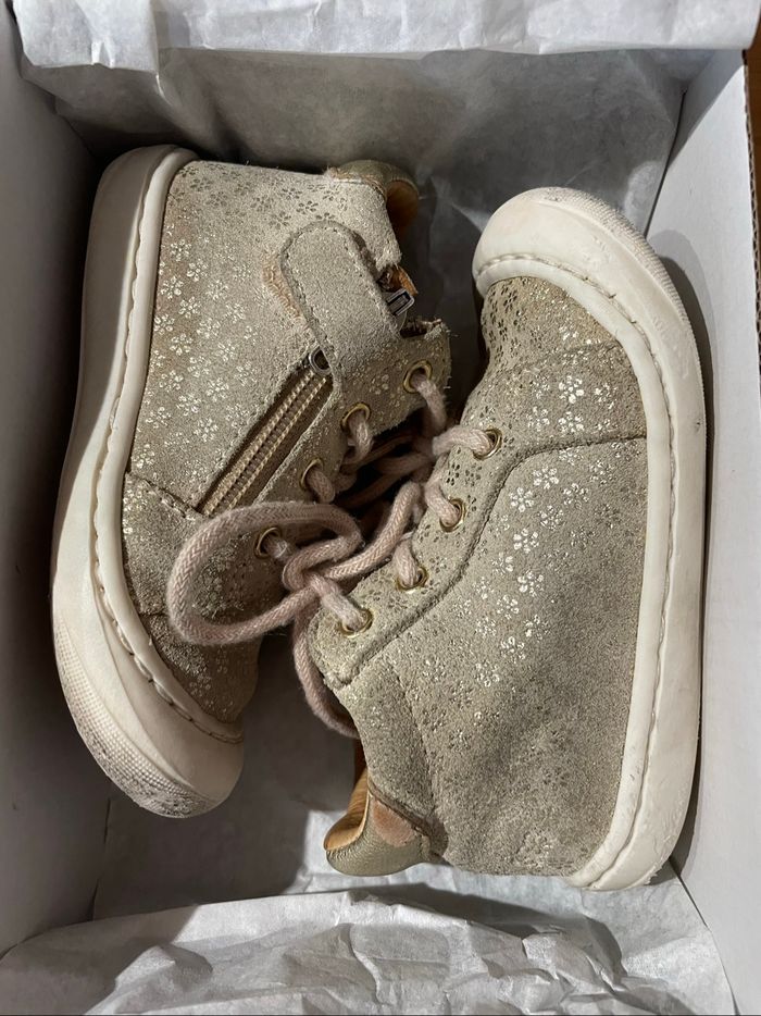 Chaussures cuir GBB -22