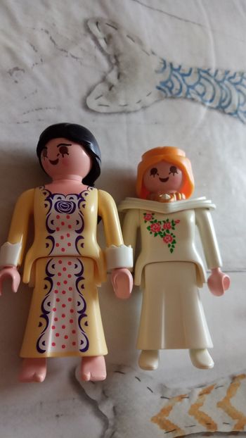 Lot de 2 personnages féminins "Playmobil"