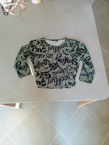 Top vert et noir en taille L de chez Populare Basics