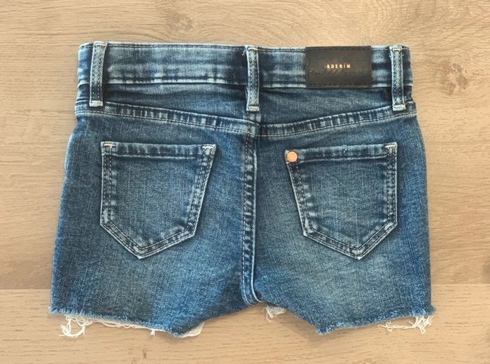Short en jean H&M 3/4 ans 104 cm - photo numéro 2