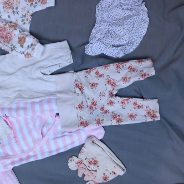 Lot de 8 articles fille 1 mois - photo numéro 2