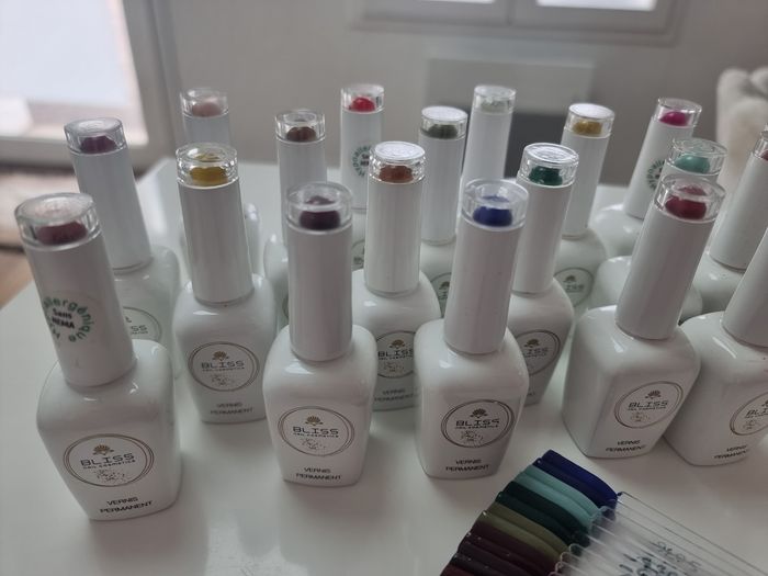Lot 21 vernis semi-permanent hypoallergénique  professionnel - photo numéro 3