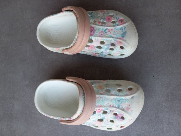 Crocks 26