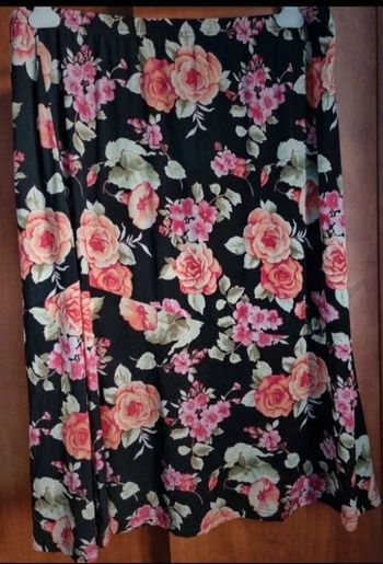Jupe noir à motif fleurs taille 54