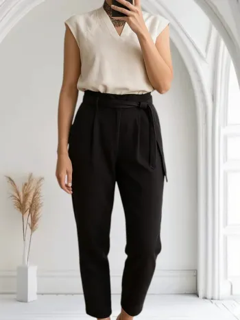 Combinaison sans manches M&W collection ,col ouvert,coupe fuselé ,taille mi-haute