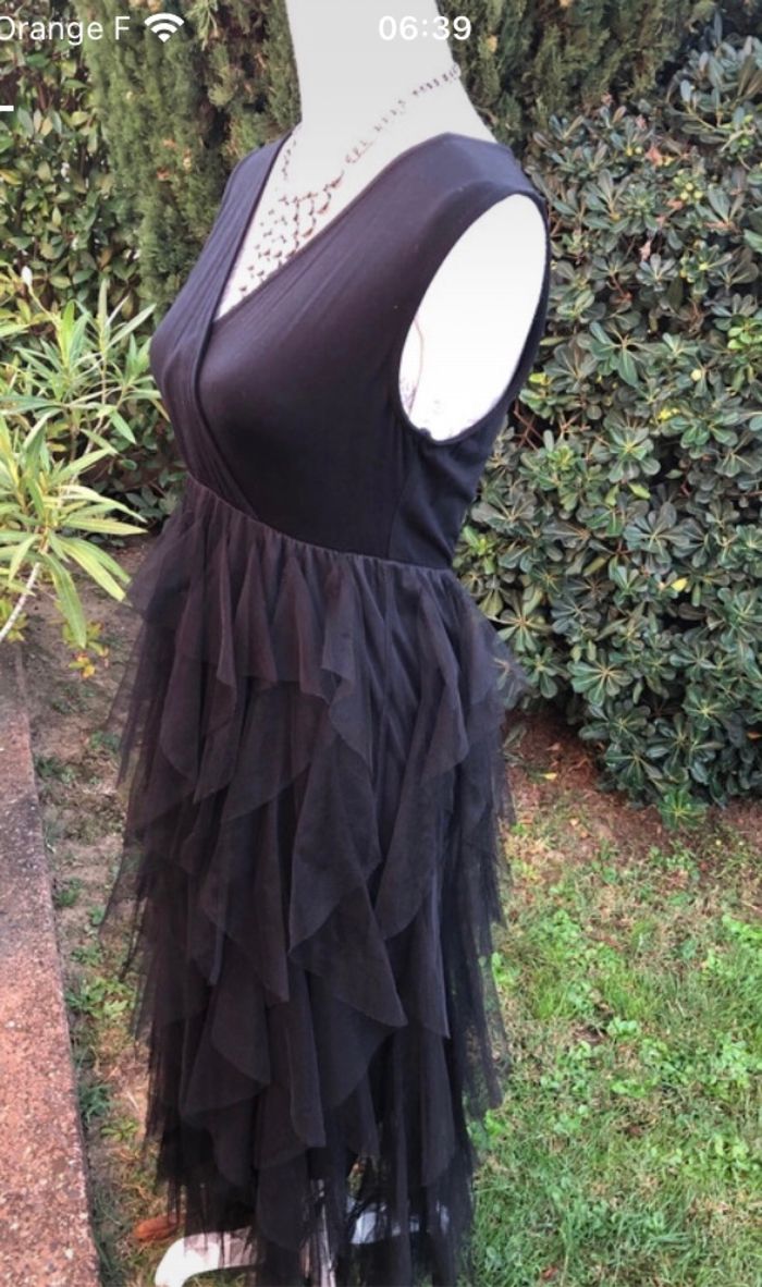 Robe noire avec tulle - photo numéro 2