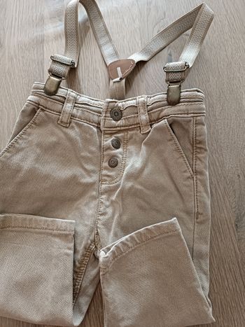 Pantalon à bretelles